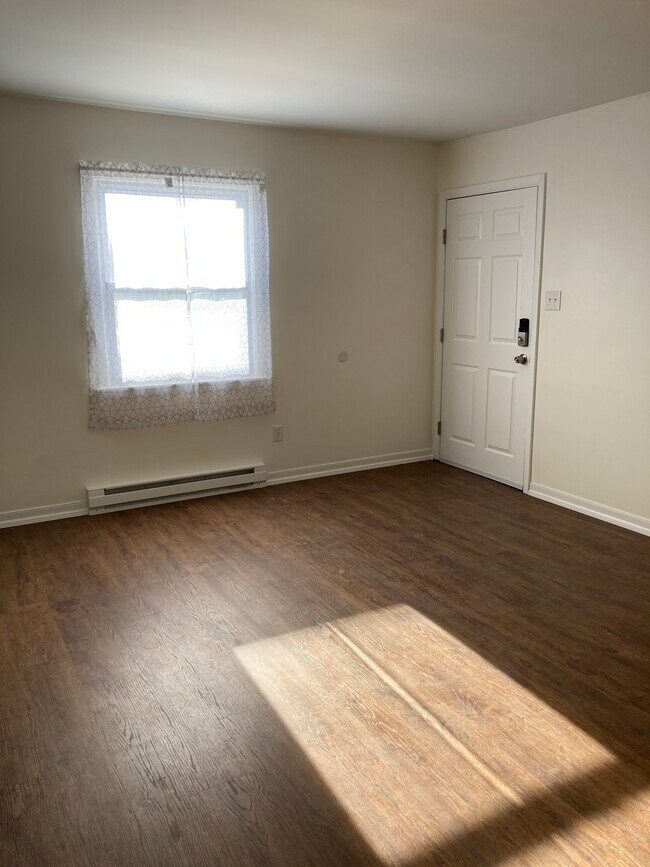 328 Glen Ave Unit 1st floor, Scotia, NY 12302 Apartments in Scotia