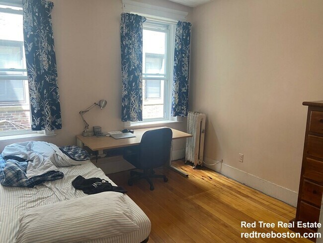 Foto del edificio - 12 Royce Rd