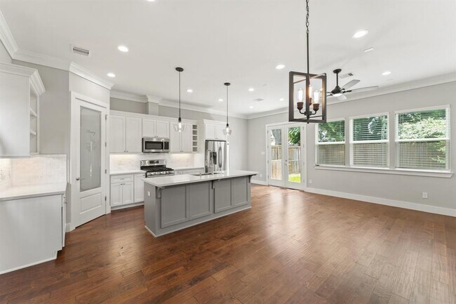 Foto del edificio - 6938 J W Peavy Dr