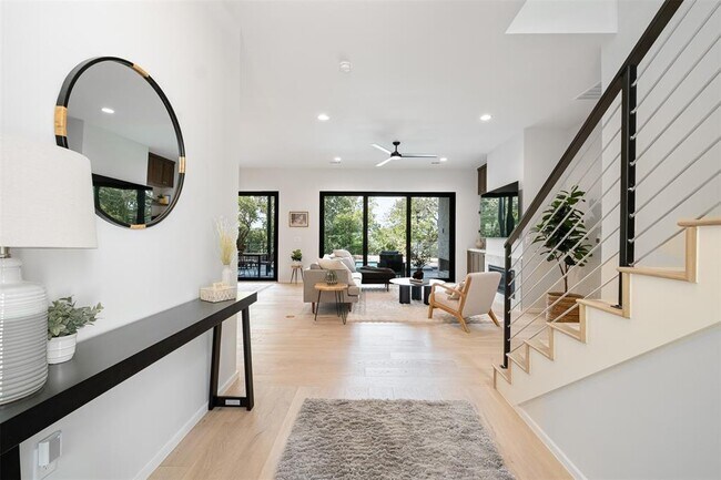 Foto del edificio - 2212 Trailside Dr