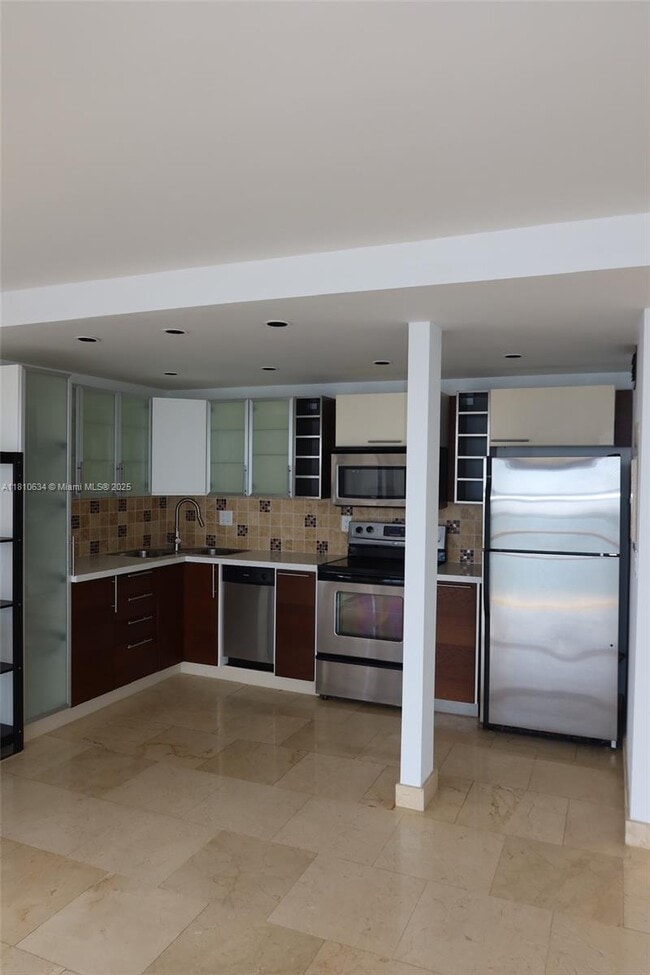 Foto del edificio - 1440 Brickell Bay Dr