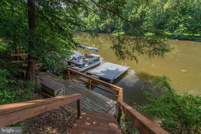 Building Photo - 11000 Stonebrook Dr