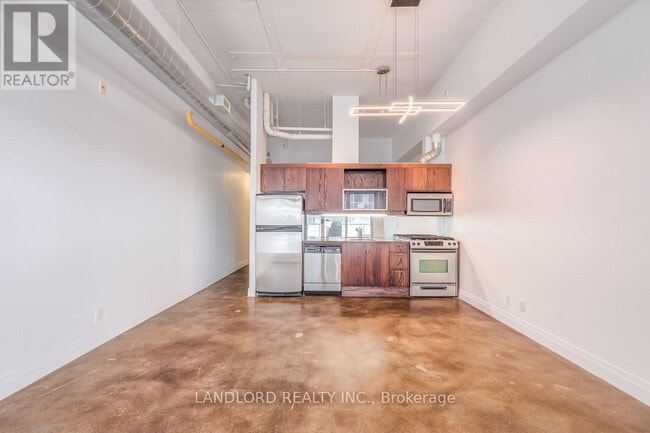 Building Photo - 233 Carlaw Ave