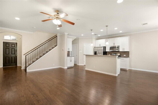 Foto del edificio - 13400 Briarwick Dr