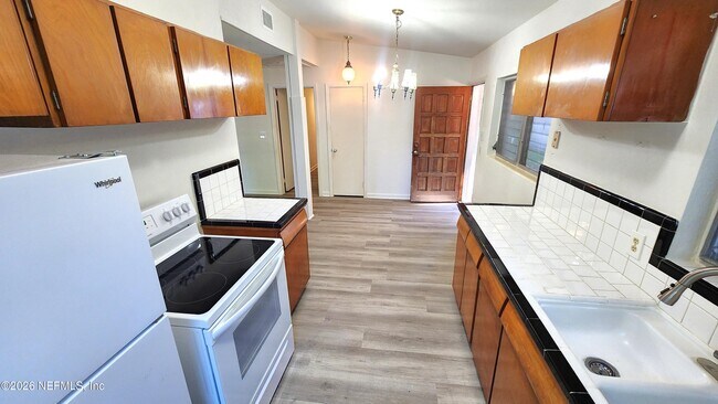 Foto del edificio - 5532 Keystone Dr S