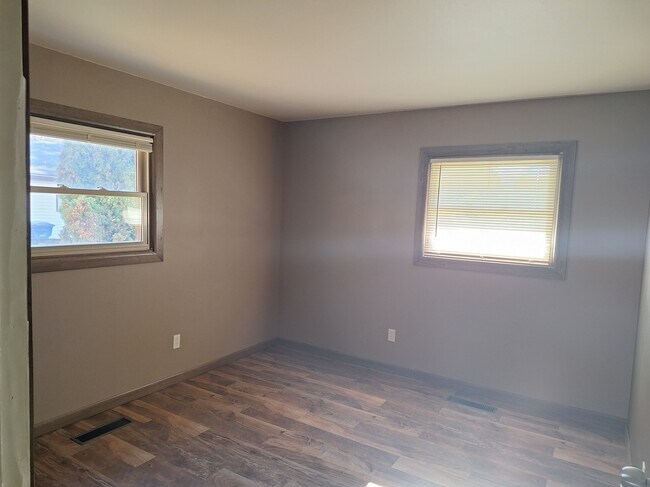 Bedroom 1 - 1285 Glenview Dr
