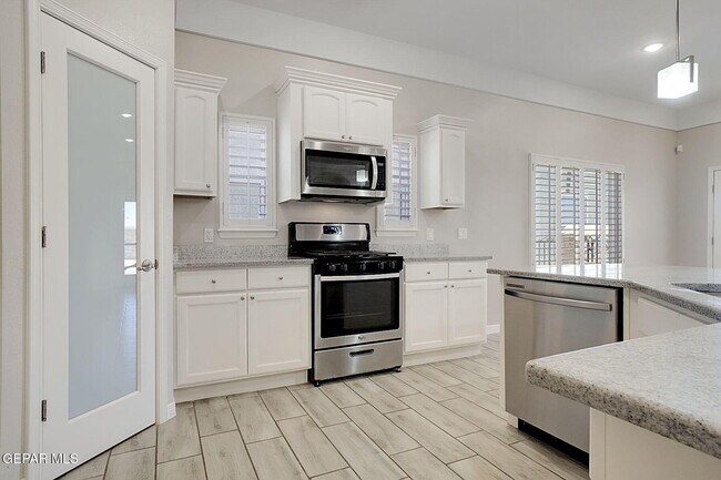 Foto del edificio - 14944 John McNeely Ave