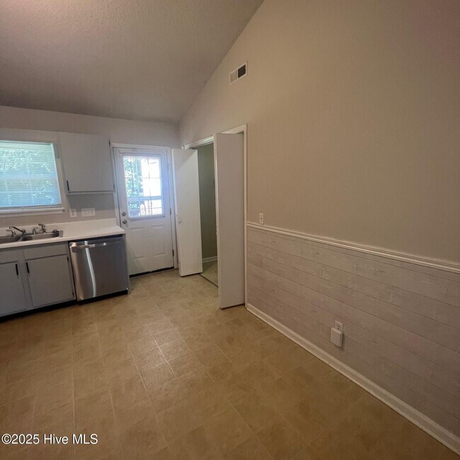 Foto del edificio - 4116 Bridge Ct