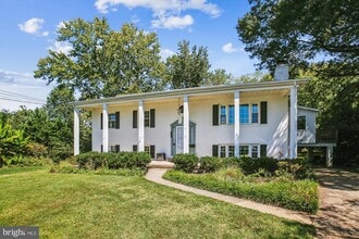 Building Photo - 8907 Captains Row