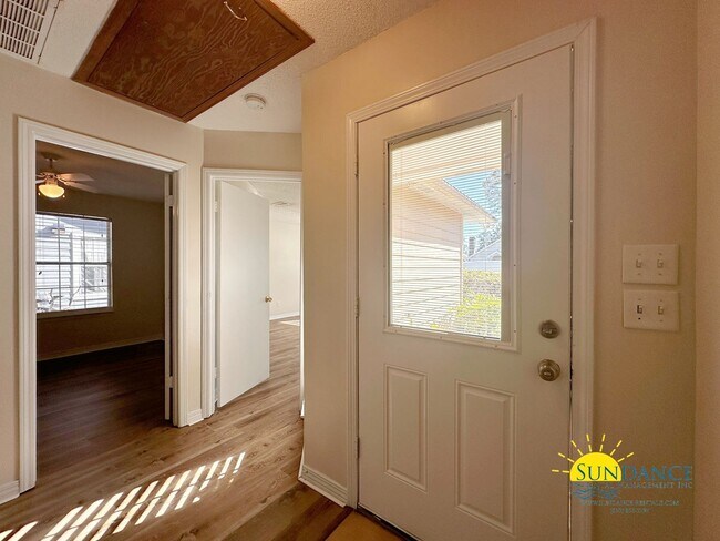 Building Photo - Gorgeous 3 Bedroom Home in Willow Bend