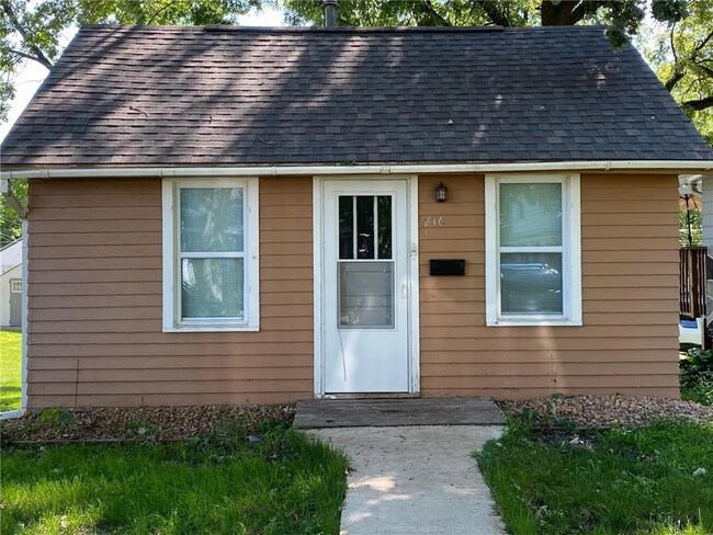 Building Photo - 816 St Thomas Ave