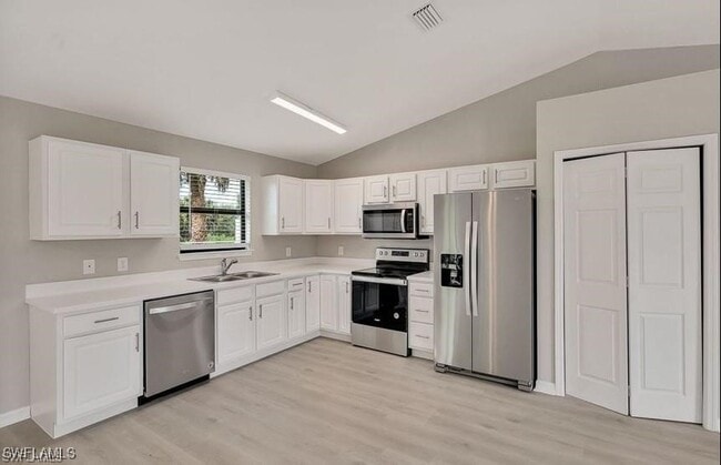 Building Photo - 1064 Sunrise Blvd