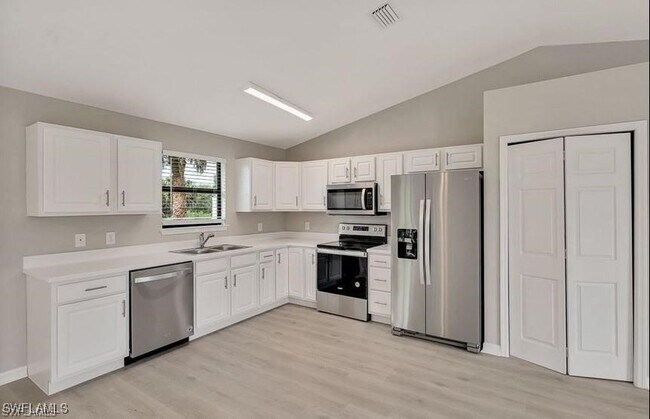 Foto del edificio - 1064 Sunrise Blvd