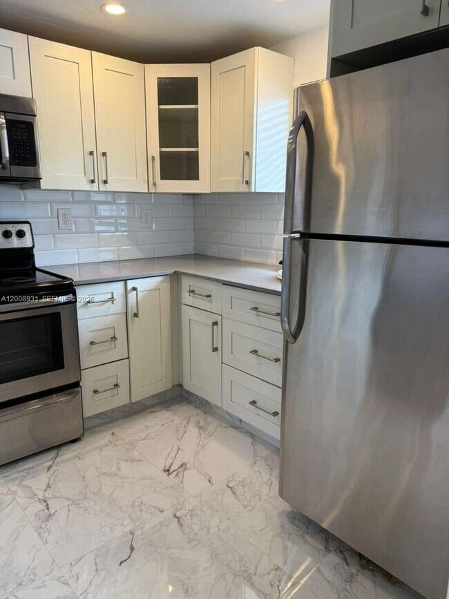 Foto del edificio - 300 NW 107th Ave