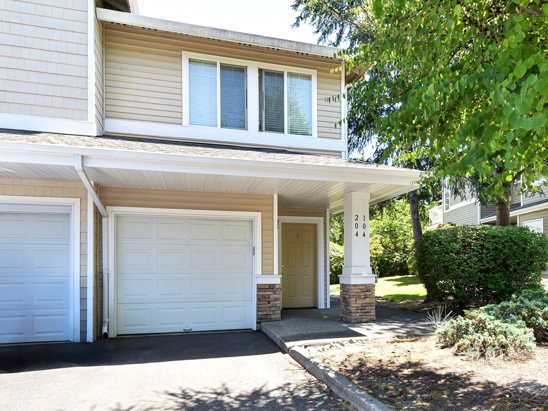 Primary Photo - Spacious and Elegant Townhouse-style 2 Bed...