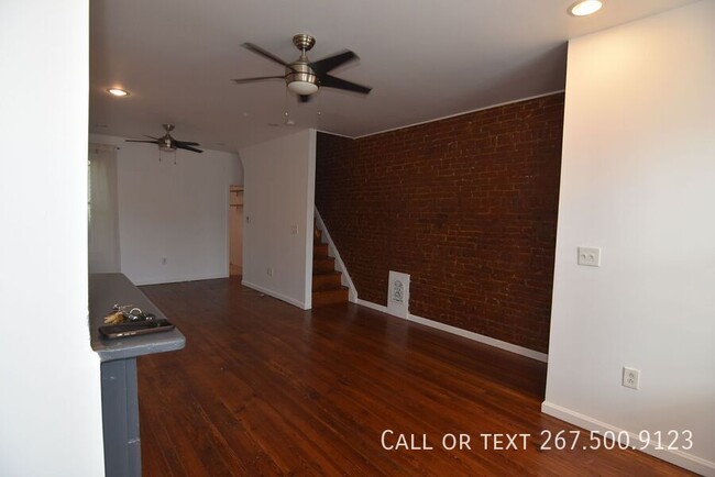 Foto del edificio - Great  2BR house in Port Richmond area. W/...