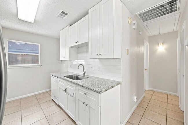 Building Photo - 19459 Cypress Arbor Dr