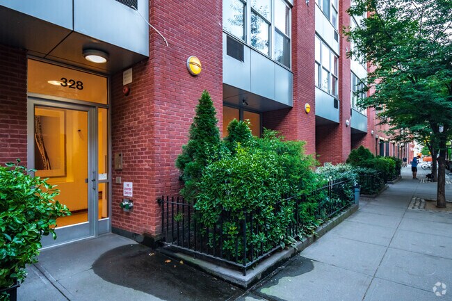Building Photo - 328 Dean St