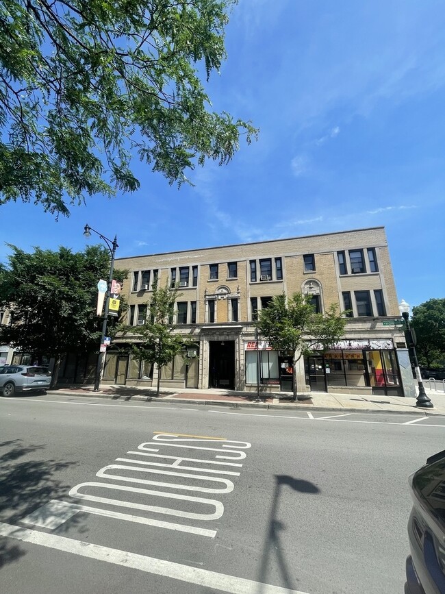 Building Photo - 1634 W Howard St