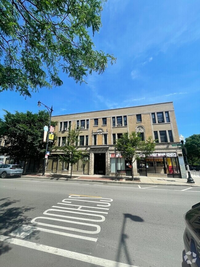Building Photo - 1634 W Howard St