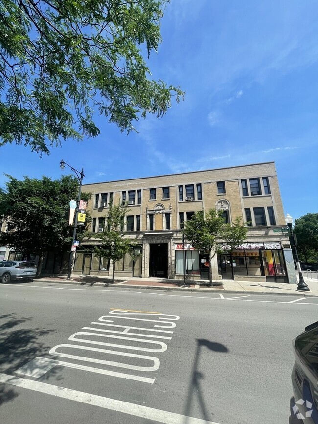 Building Photo - 1634 W Howard St