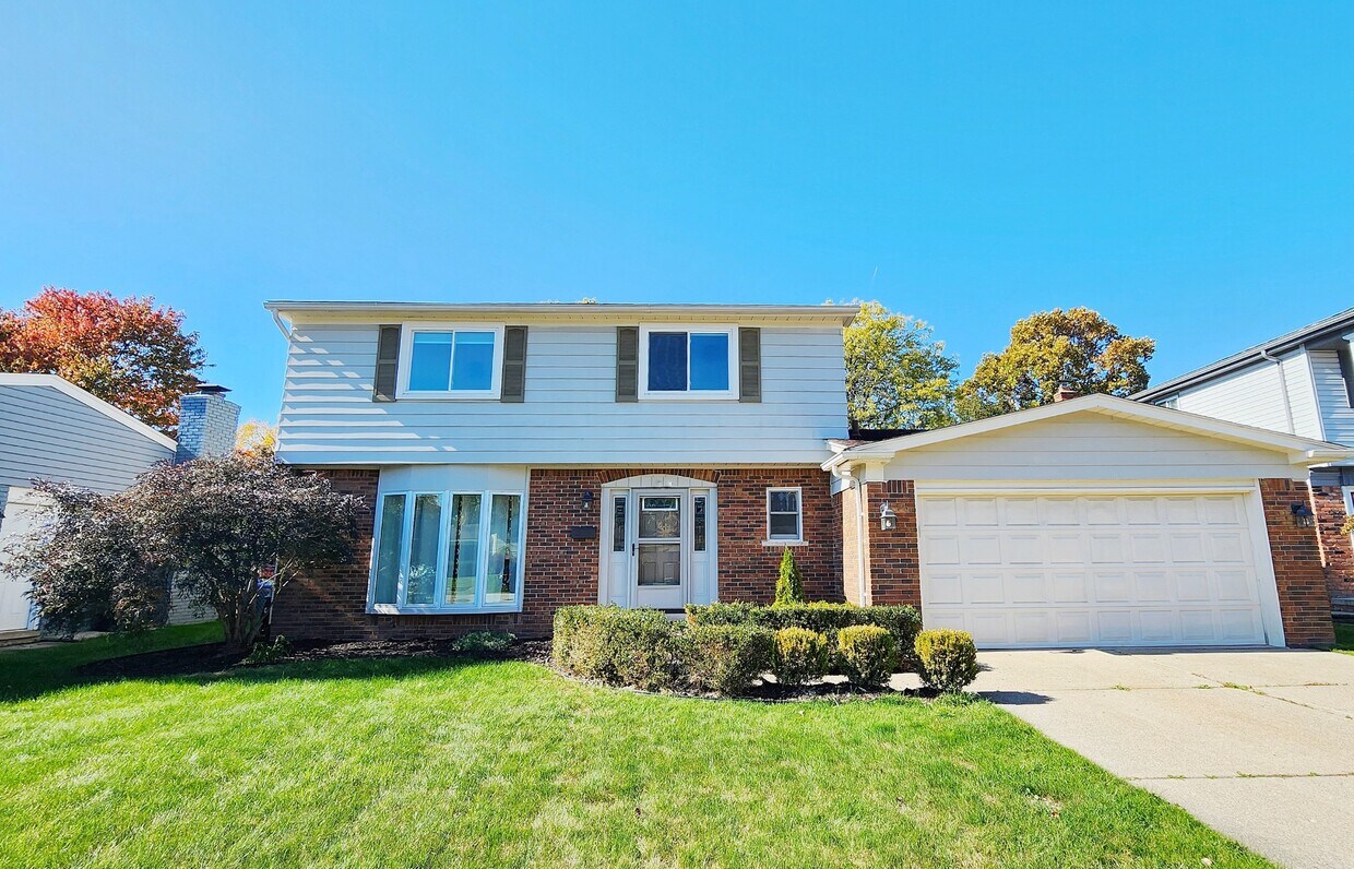 Primary Photo - 7363 Hillsboro Dr