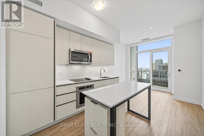 Building Photo - 15 Richardson St