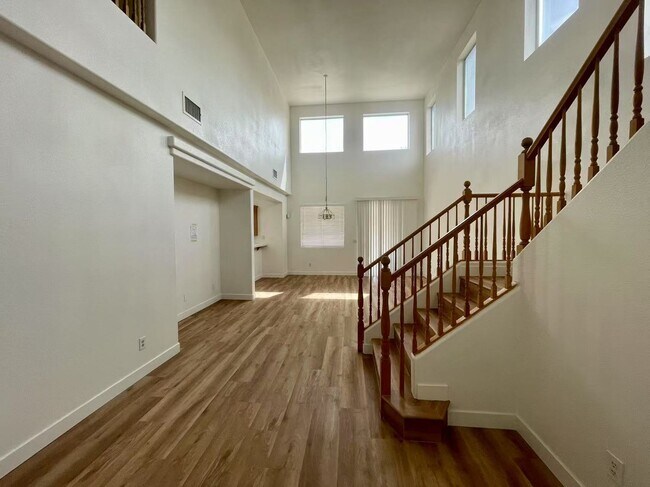 Foto del edificio - Sweet 2 stories single-family house with 4 bedrooms