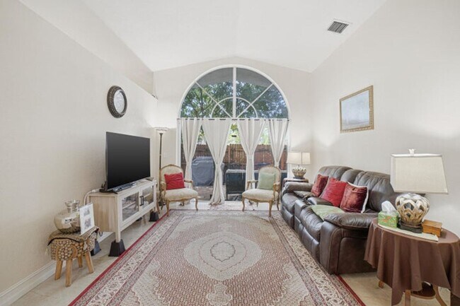 Foto del edificio - 2036 NW 183rd Cir