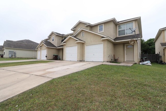 Building Photo - Converse 3 Bedroom Townhouse with Attached One-Car Garage and Large Fenced Backyard