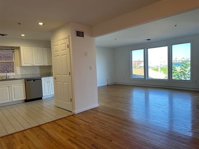 Building Photo - 8911 Riverside Pl