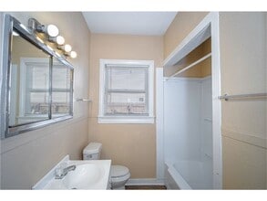 Building Photo - 907 Iowa St