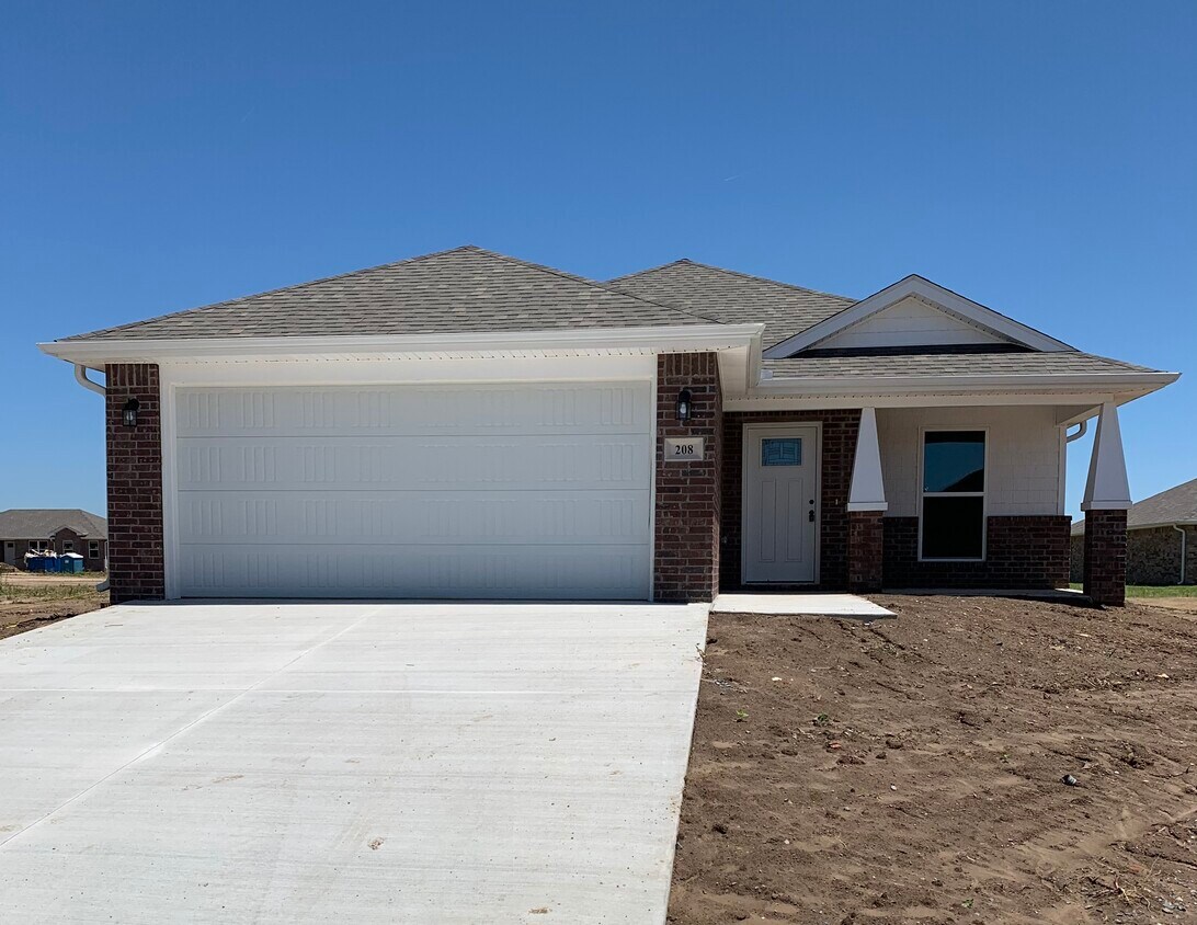 208 Oak Ave, Gentry, AR 72734 House Rental in Gentry, AR