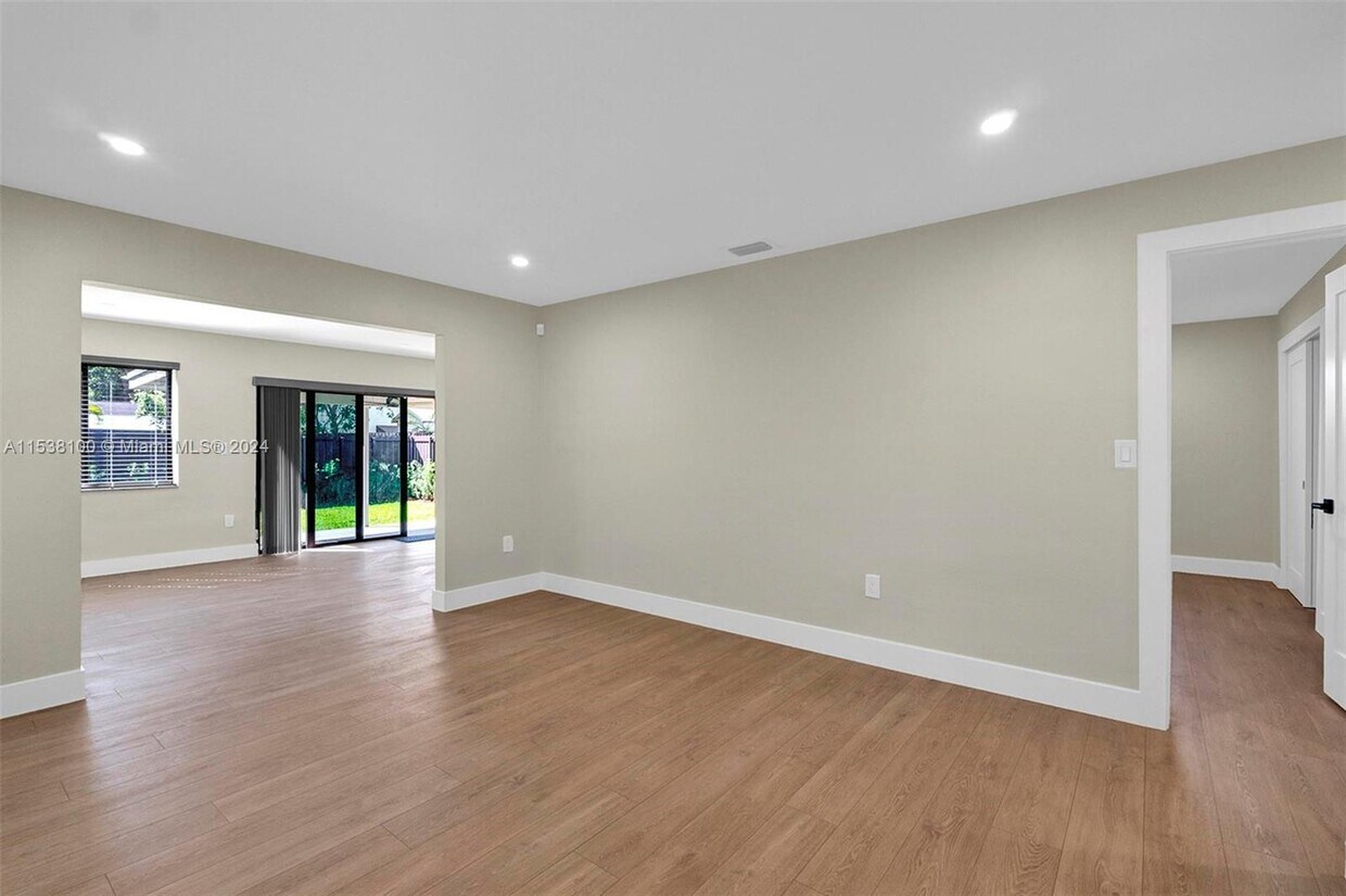 Foto del edificio - 5832 SW 24th St