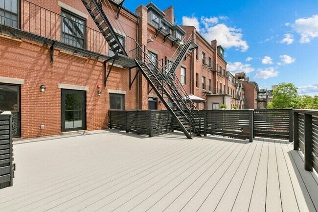 Foto del edificio - 541 Massachusetts Ave