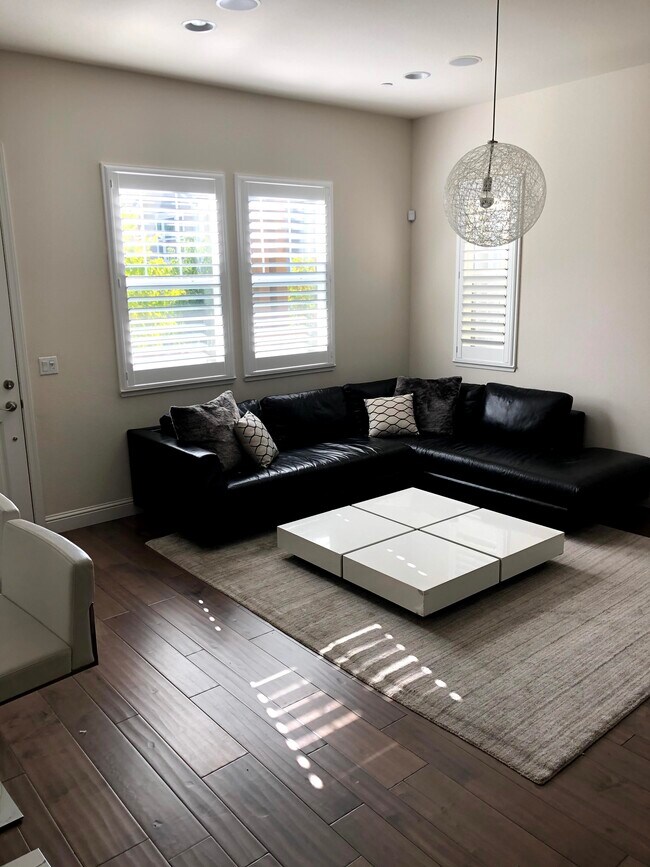 Living Room - 39 Citron