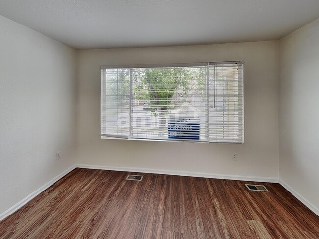 Building Photo - 9752 E 112th Dr