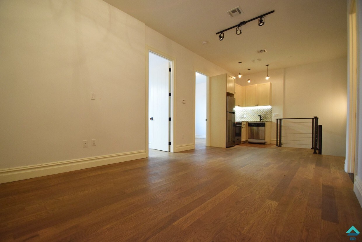 Primary Photo - 1355 Myrtle Ave