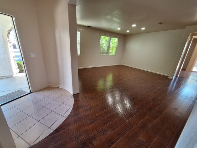 Foto del edificio - 5066 Trouville Ln