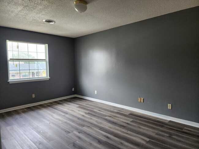 Building Photo - 4510 Windsor Dr