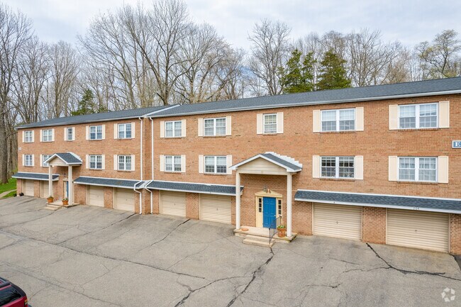 Foto del edificio - Pine Crest Apartments