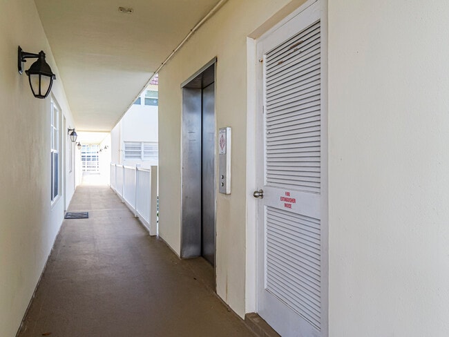 Building Photo - 5400 Jimmy Buffett Mem Hwy