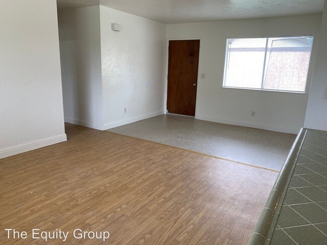 Building Photo - 5298-5342 Avenue 280