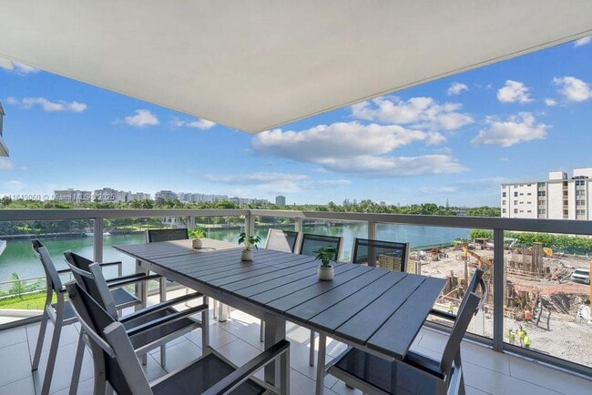 Foto del edificio - 9261 E Bay Harbor Dr