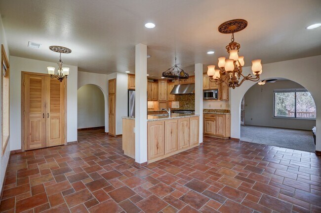 Foto del edificio - 5 Bedroom + a Den, 3 Bathroom, 2 Car Garage For Rent in Prescott!