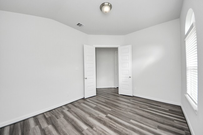 Foto del edificio - 8815 Arch Rock Dr