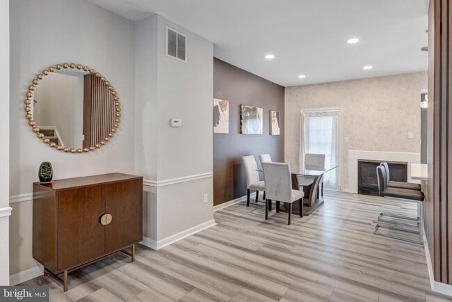 Foto del edificio - 14118 Carmody Pl