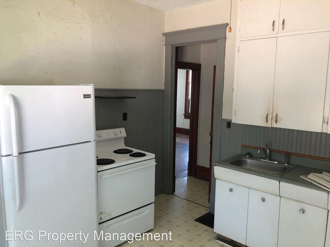 Building Photo - 5 br, 2 bath House - 1128 Neosho St
