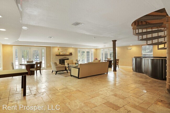 Foto del edificio - 3 br, 2 bath House - 4042 Versailles Dr #C