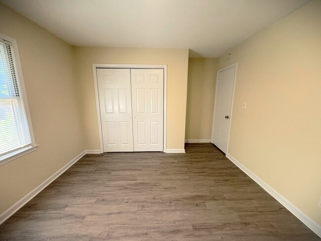 Foto del edificio - Condo on Chandler Drive near Cherry Park